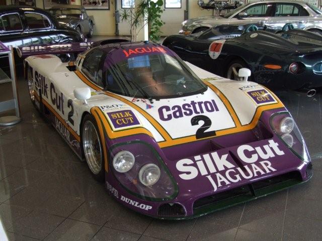 XJR 9. S tmto vozem zskal v r.1988 Martin Brundle titul Mistra svta jezdc a Jaguar Mistra svta znaek sportovnch voz (prototip).
